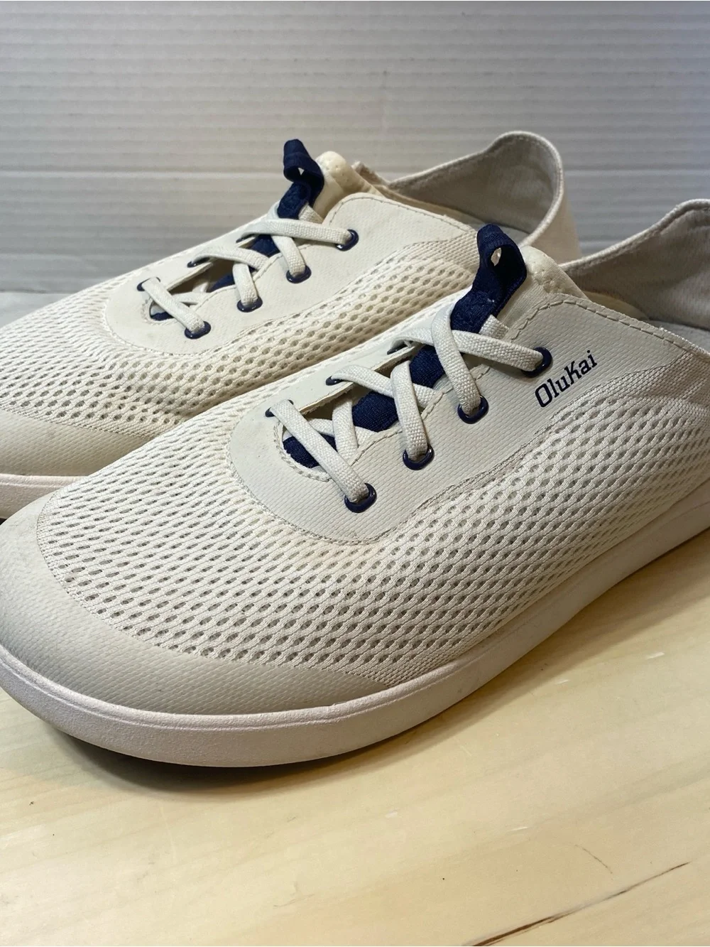Olukai Moku Pae Men's Size 9.5 White Beige Boat Shoes Mesh Casual Sneakers 10472